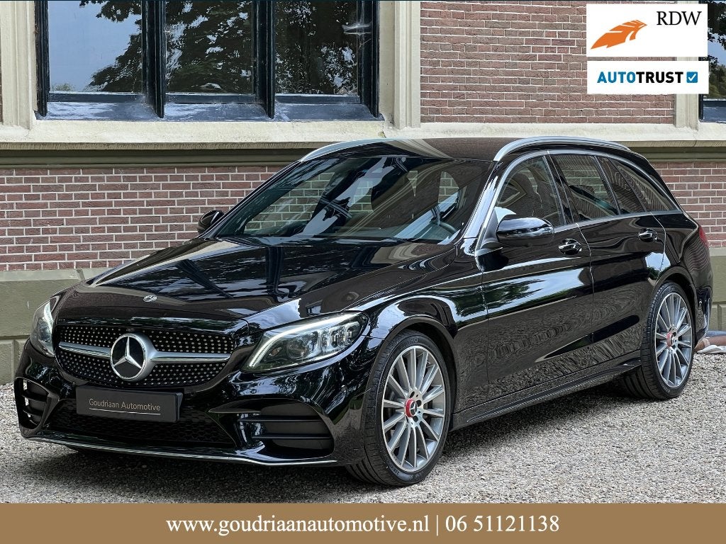 Mercedes C-Klasse 300 AMG Estate Burmester | Trekhaak | 360, Automaat, Achterwielaandrijving, 1800 kg, Zwart