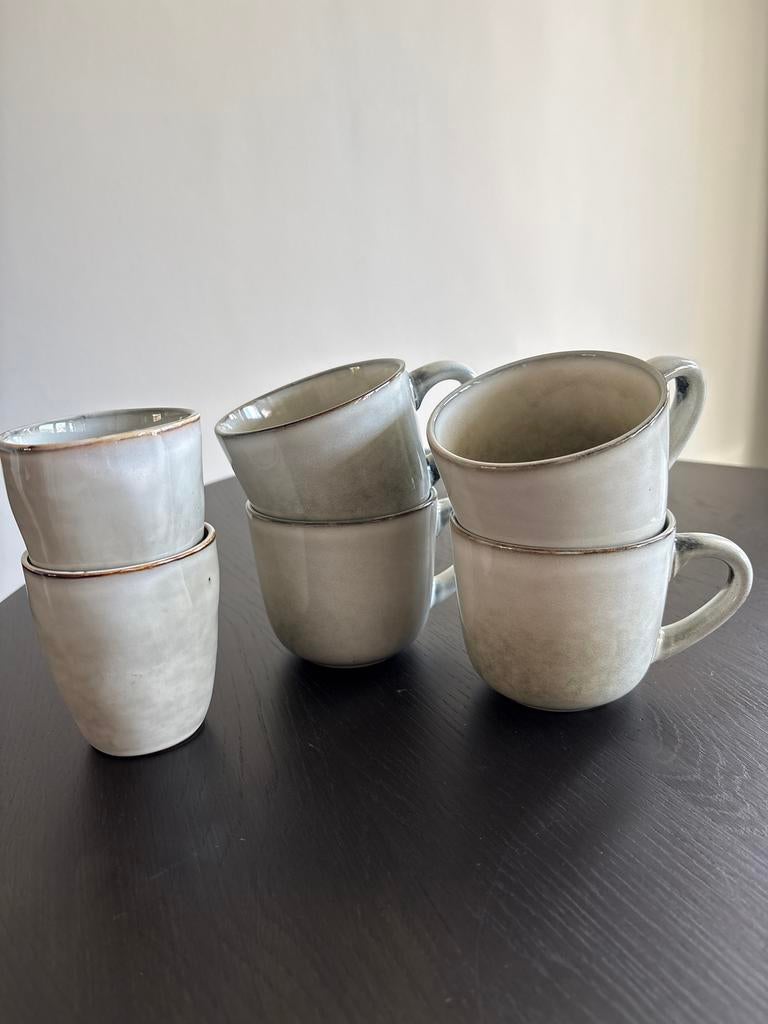 Gusta mokken en mica mokjes, Huis en Inrichting, Keuken | Servies, Gebruikt, Kop(pen) en/of Schotel(s), Effen, Keramiek, Ophalen