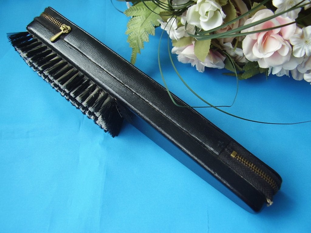Zeer oude kledingborstel met manicure  set achter de rits, Verzenden, Persoonlijke verzorging