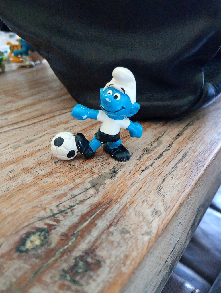 smurf met voetbal peyo, Verzamelen, Smurfen, Ophalen of Verzenden, Gebruikt, Overige Smurfen