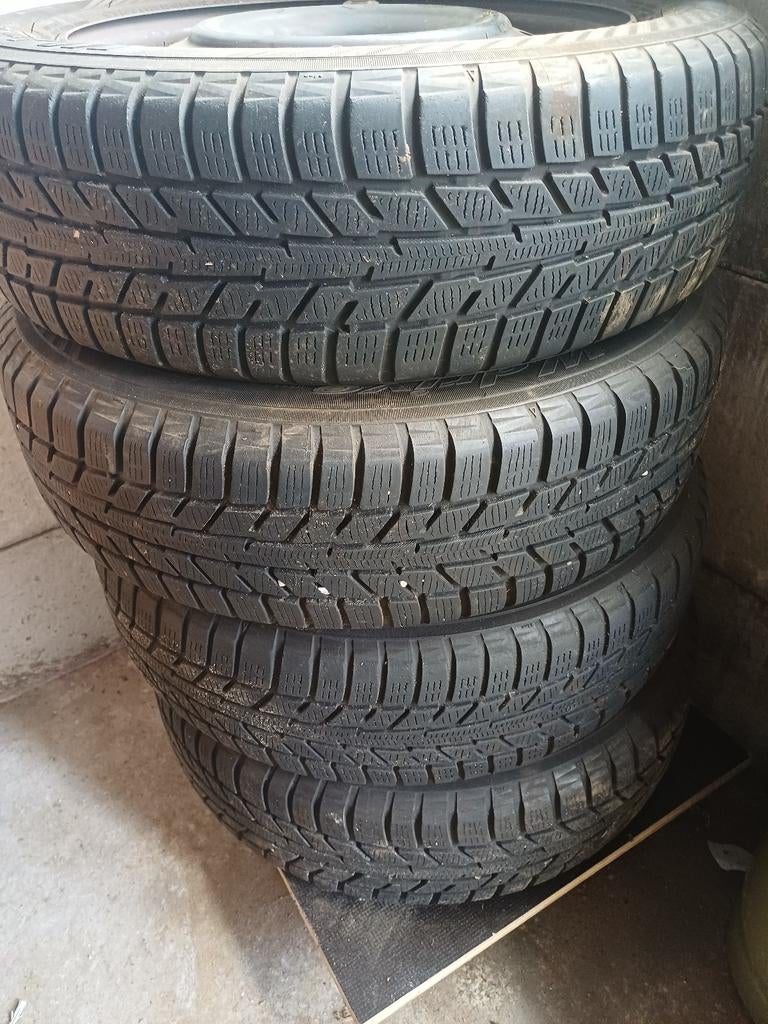 Winterbanden 175/65R15, Auto diversen, Autosport-onderdelen, Zo goed als nieuw, Ophalen