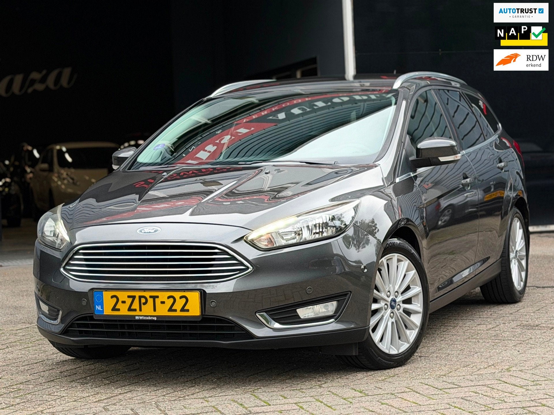 Ford Focus Wagon 1.0 First Edition NAVI/LED/PDC/6-BAK/CRUISE, Auto's, Dealer onderhouden, Gebruikt, Origineel Nederlands, Handgeschakeld