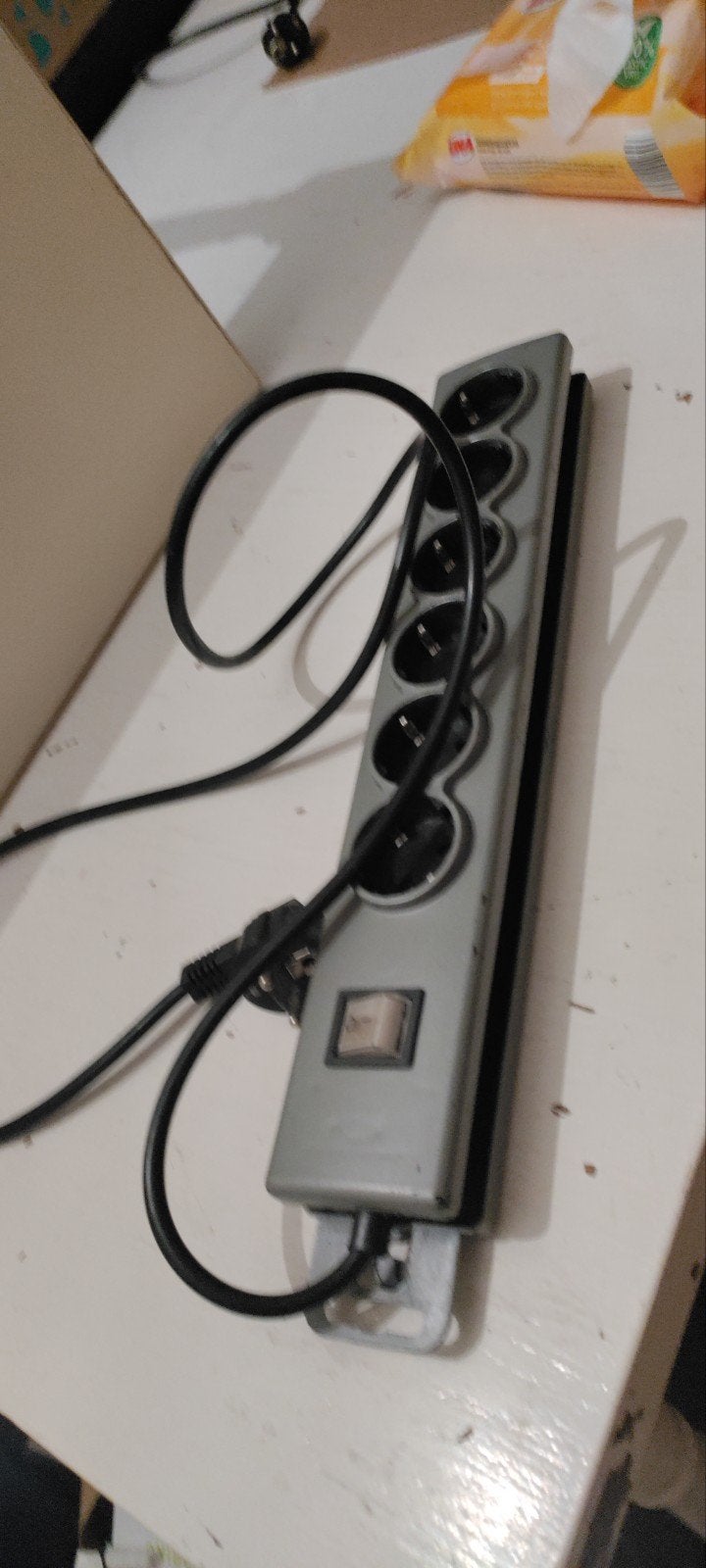 Stekkerdoos met 6 stopcontacten en schakelaar, Ophalen of Verzenden, Gebruikt, Overige merken, Stekkerdoos