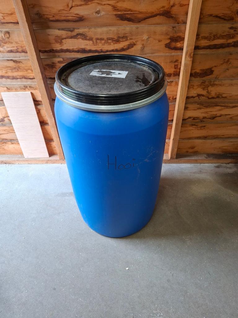 Blauwe plastic ton met deksel - Opslagvat, Doe-het-zelf en Verbouw, Kratten en Dozen, Ophalen, Gebruikt, Bak of Kist, 50 cm of meer