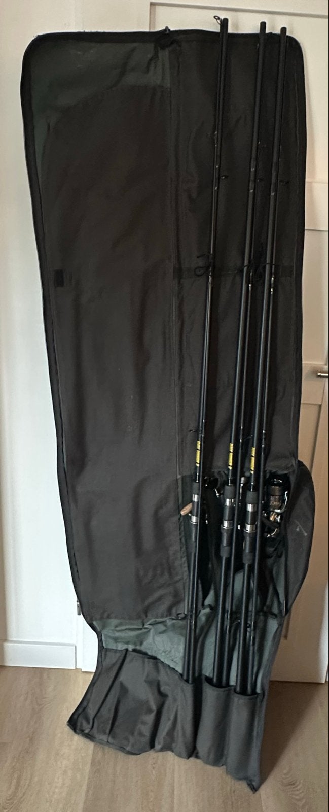 Complete vishengelset: 3x Black Phantom II hengels met molen, Ophalen, Gebruikt, Werphengel