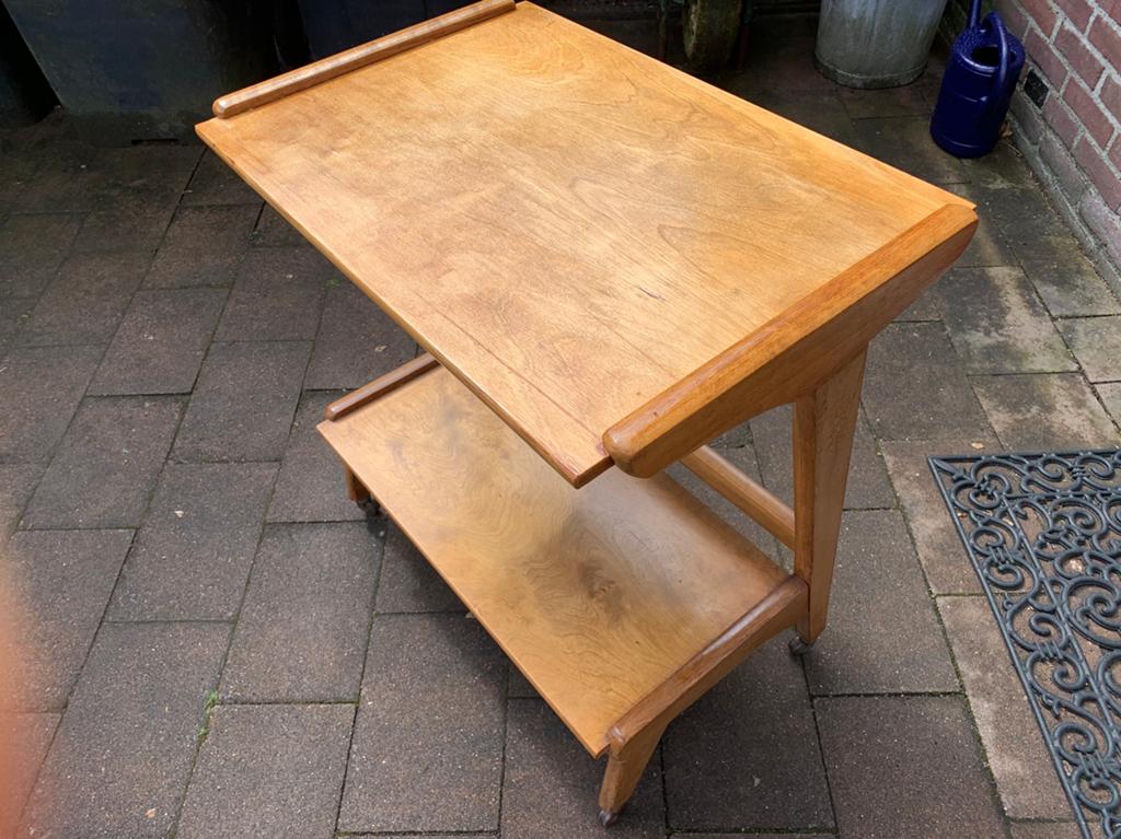 Midcentury bijzettafel op wieltjes, Huis en Inrichting, Tafels | Bijzettafels, Ophalen, Gebruikt, Vintage, 55 tot 75 cm