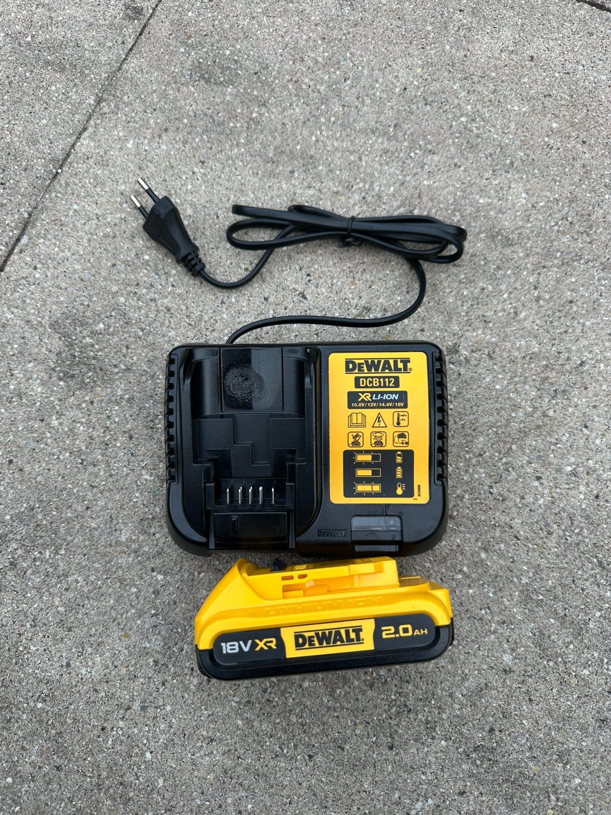 Nieuwe DeWalt  lader + accu 18V, Ophalen, Nieuw