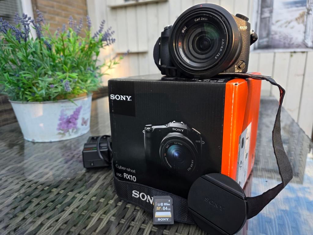Sony DSC-RX10 Camera met Doos, Accu, Oplader & 64GB Kaart, Compact, Ophalen of Verzenden, Zo goed als nieuw, Sony