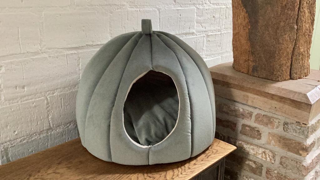 Zgan katten iglo., Ophalen, Zo goed als nieuw