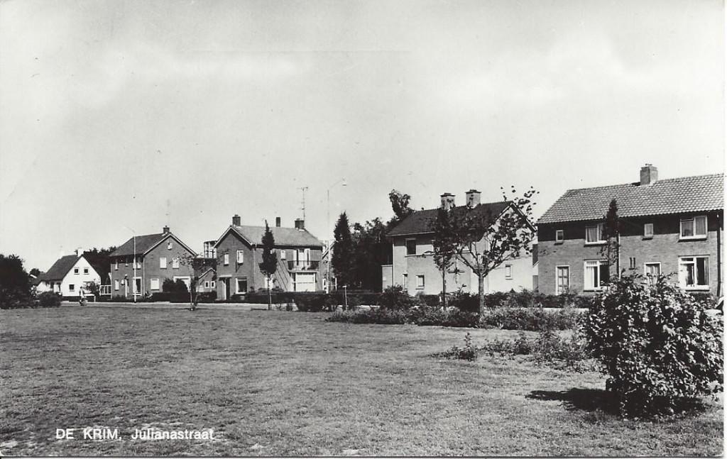 De Krim (Ov.) Julianastraat 1970, gelopen, Verzamelen, Ansichtkaarten | Nederland, Ophalen of Verzenden, 1960 tot 1980, Gelopen