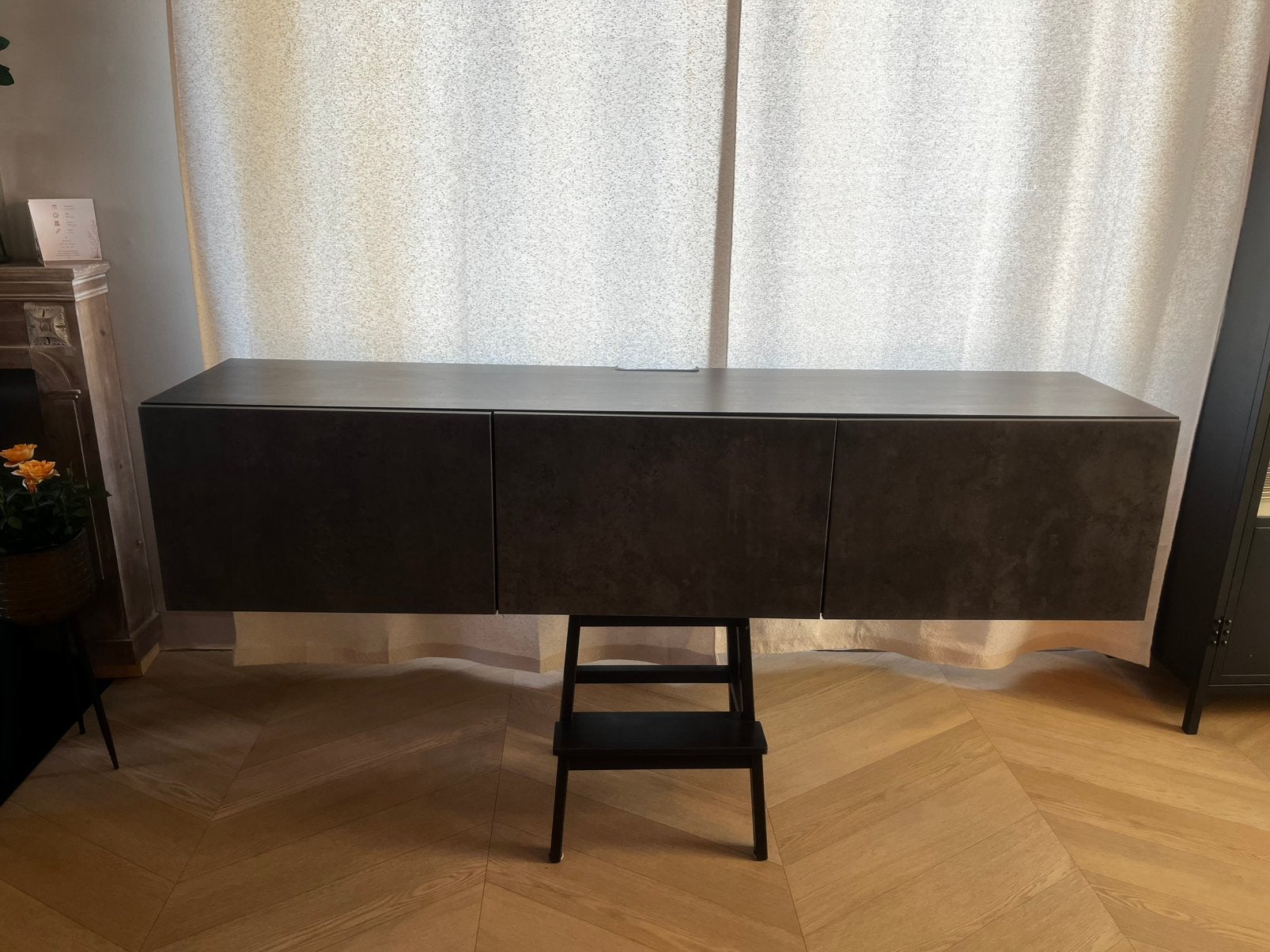 Ikea tv wandmeubel 180x40x40 zwart/betonlook, Ophalen, Met deur(en), 150 tot 200 cm, Zo goed als nieuw
