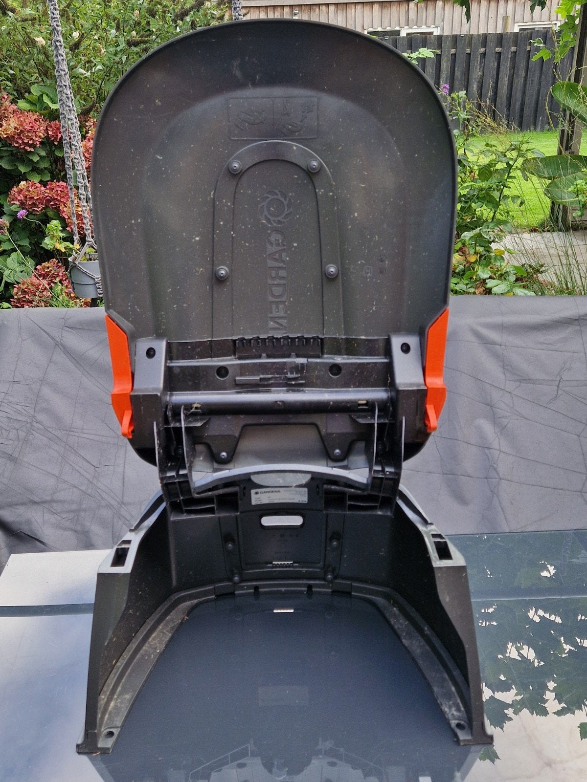 garage voor robotmaaier gardena, Tuin en Terras, Ophalen of Verzenden, Zo goed als nieuw, Gardena / Husqvarna