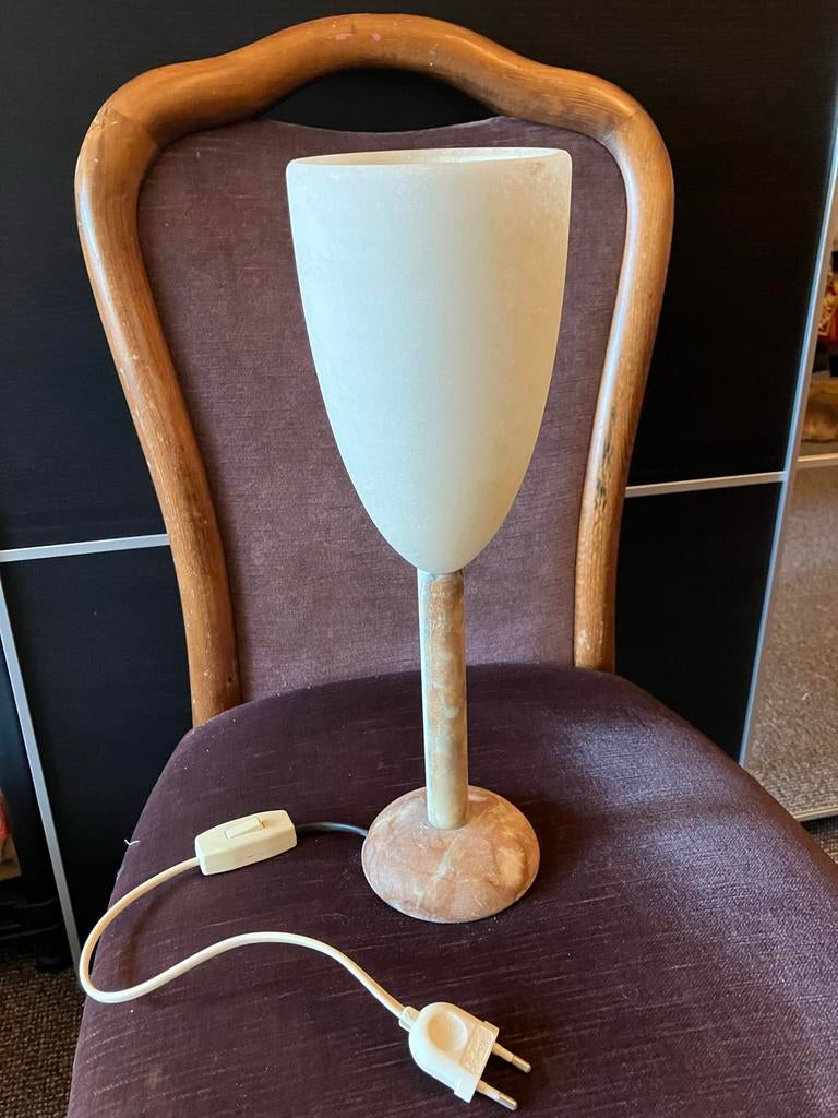 Tafellamp met marmeren voet en glazen kap, Ophalen of Verzenden, Gebruikt, Glas, Minder dan 50 cm