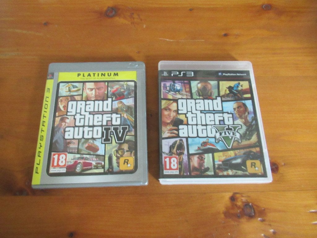 2 PS3 GAMES - GRAND THEFT AUTO IV (platinum) + V + poster, Spelcomputers en Games, Avontuur en Actie, Vanaf 18 jaar, 1 speler