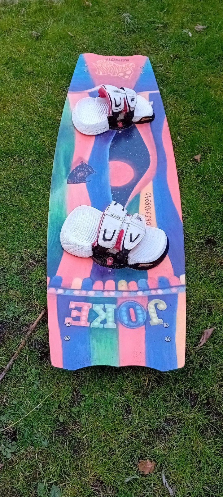 Kiteboard "Joke" 138x41.5 cm met bindingen, Watersport en Boten, Kitesurfen, Twintip, Ophalen of Verzenden, 4 m² of minder