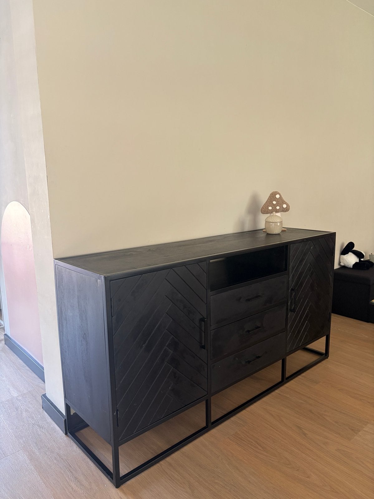 Zwart dressoir Rune visgraat van Home67 (Loods 5), Ophalen, 150 tot 200 cm, Zo goed als nieuw, Met lade(s)