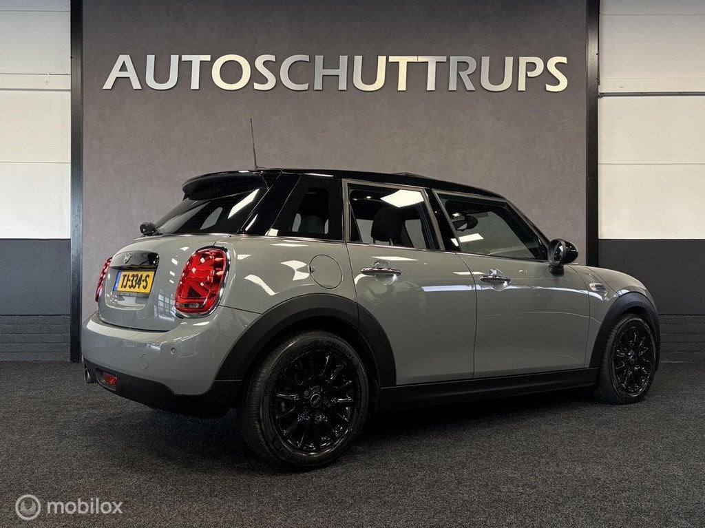 Mini Mini 1.5 Cooper Chili 1e EIG / DEALER O.H / PANO / AUTO, Auto's, 136 pk, Gebruikt, 1165 kg, Leder en Stof
