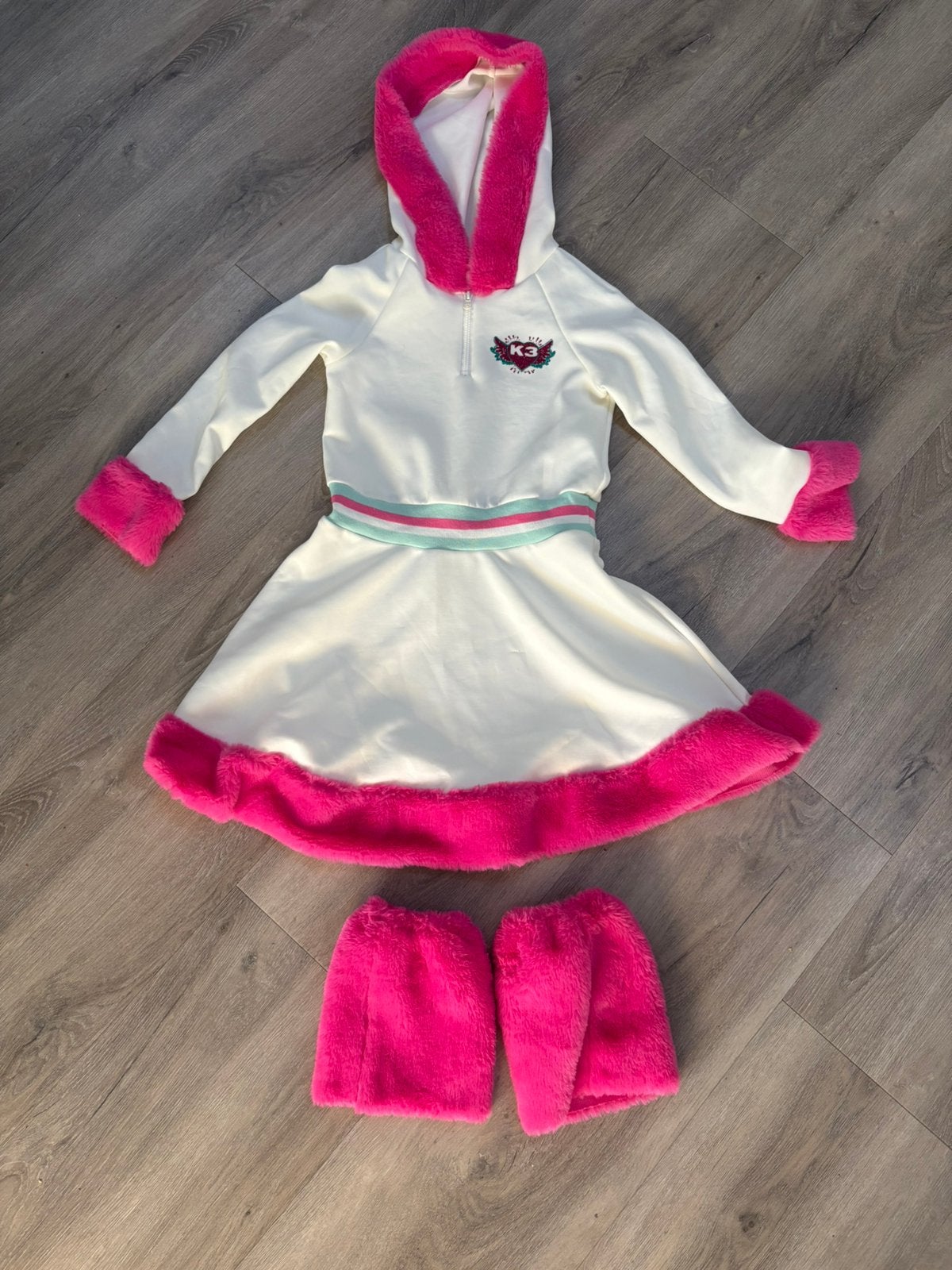 K3 jurkje maat 134 met roze beenwarmers, Ophalen of Verzenden, Zo goed als nieuw, 134 t/m 140, Meisje