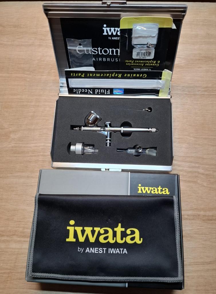 Iwata Custom Micron CM-C 2 airbrush, Hobby en Vrije tijd, Schilderen, Ophalen, Zo goed als nieuw, Airbrush en Toebehoren