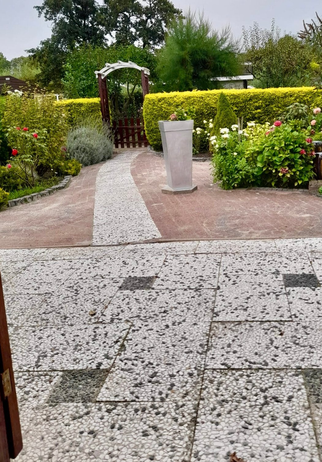 Gratis af te halen terrastegels + €500,- toe., Ophalen, Gebruikt, Beton, Terrastegels