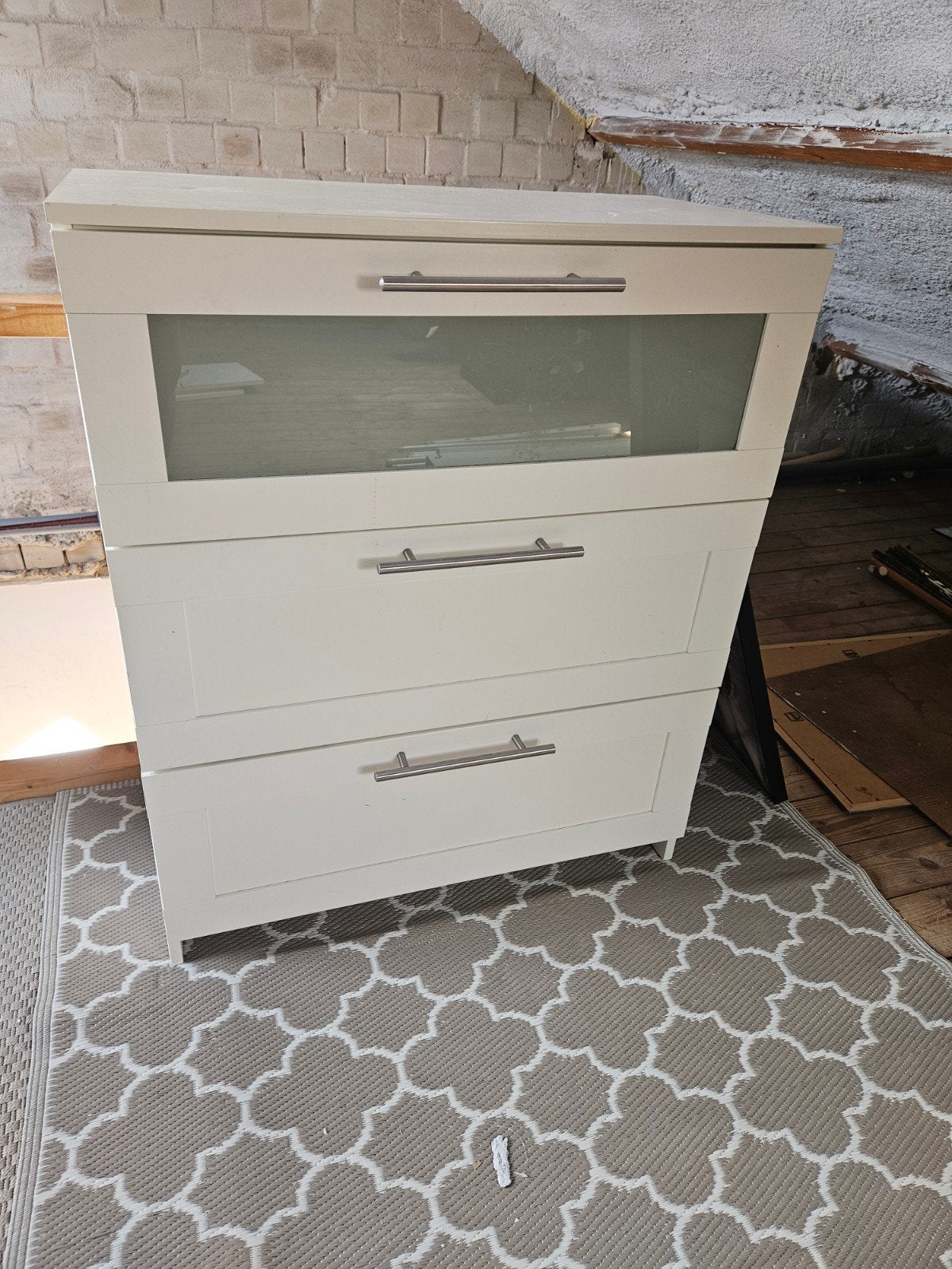 Ikea brimnes Witte ladekast met 3 laden, waarvan 1 met glas, Huis en Inrichting, Kasten | Ladekasten, Ophalen, Gebruikt, Modern, functioneel