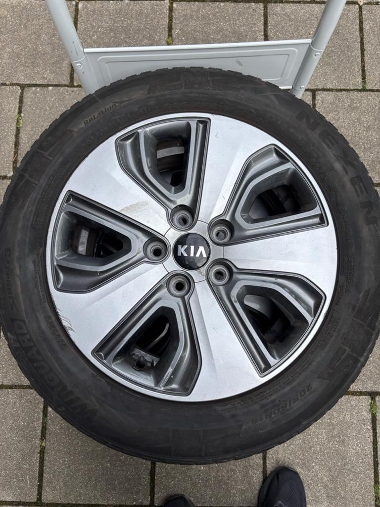 Kia 16 inch velgen met Nexen 205/60R16 banden, Ophalen, Gebruikt, 16 inch, Banden en Velgen