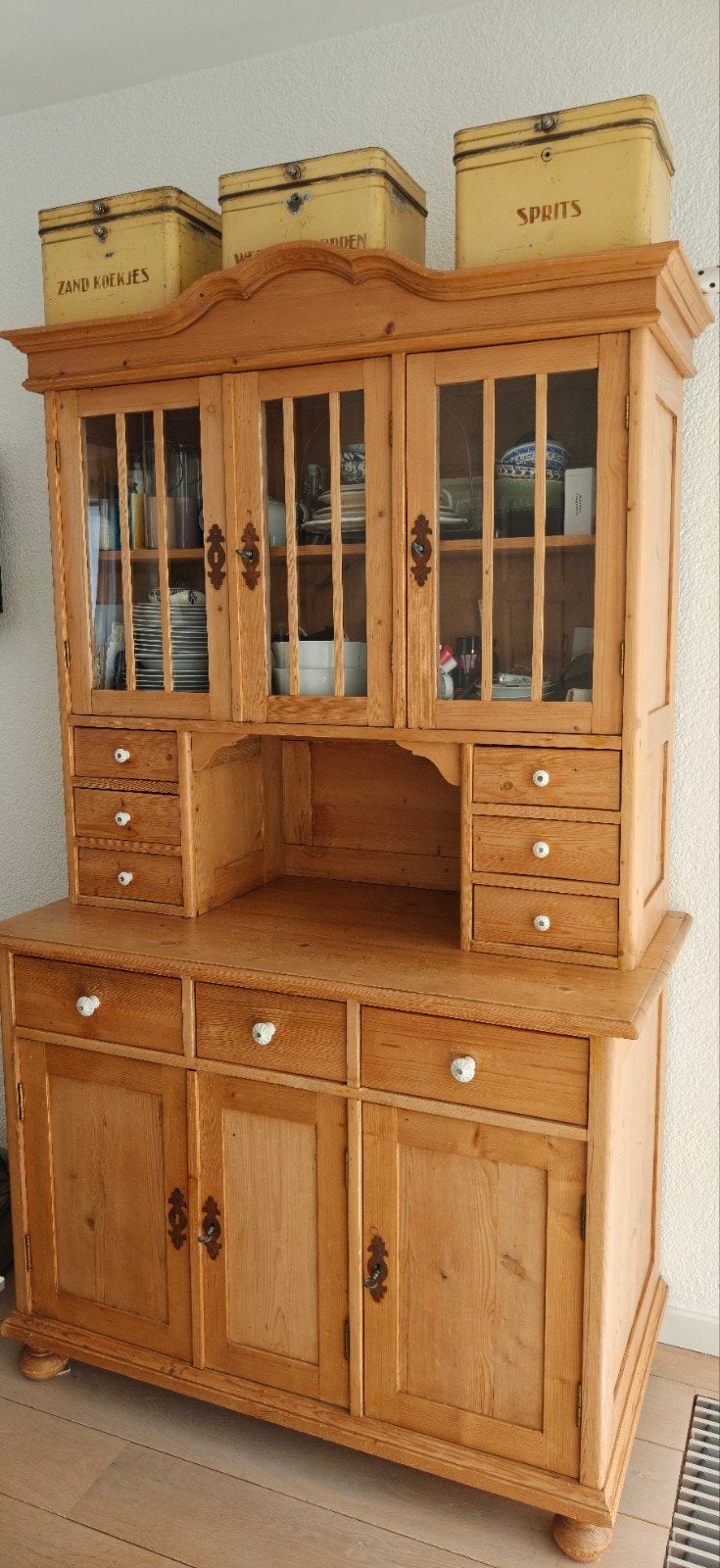 Antieke grenen buffetkast met vitrine en lades, Huis en Inrichting, Ophalen, Gebruikt, Landelijk, Klassiek, Antiek, 50 tot 75 cm