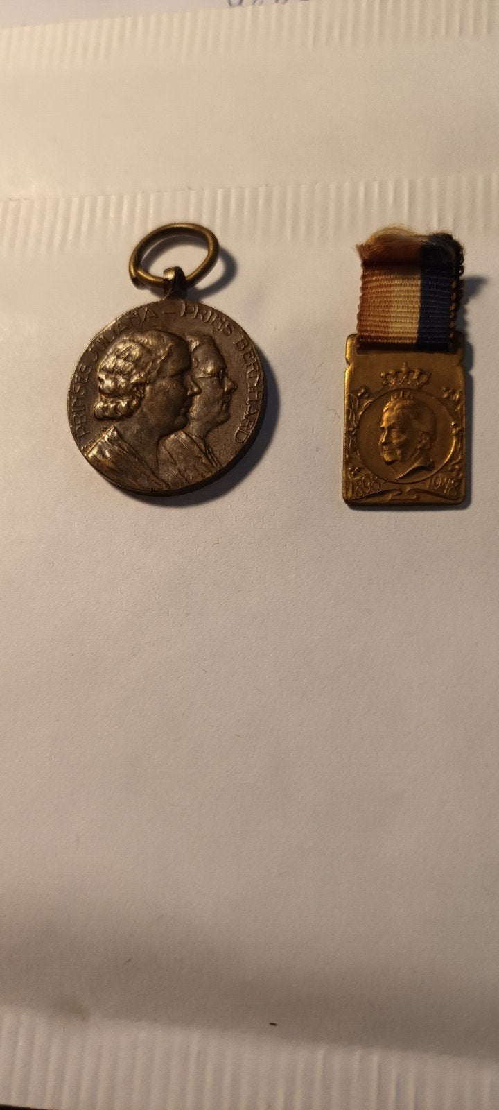 Historische Medailles: Juliana & Bernhard, Koning Willem III, Ophalen of Verzenden, Overige materialen, Nederland