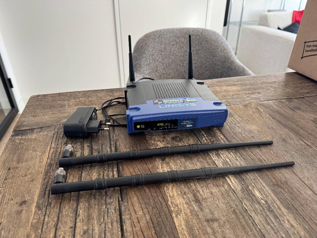 Linksys WRT54GL met originele + XXL antennes, Ophalen, Zo goed als nieuw, Router met modem, Linksys
