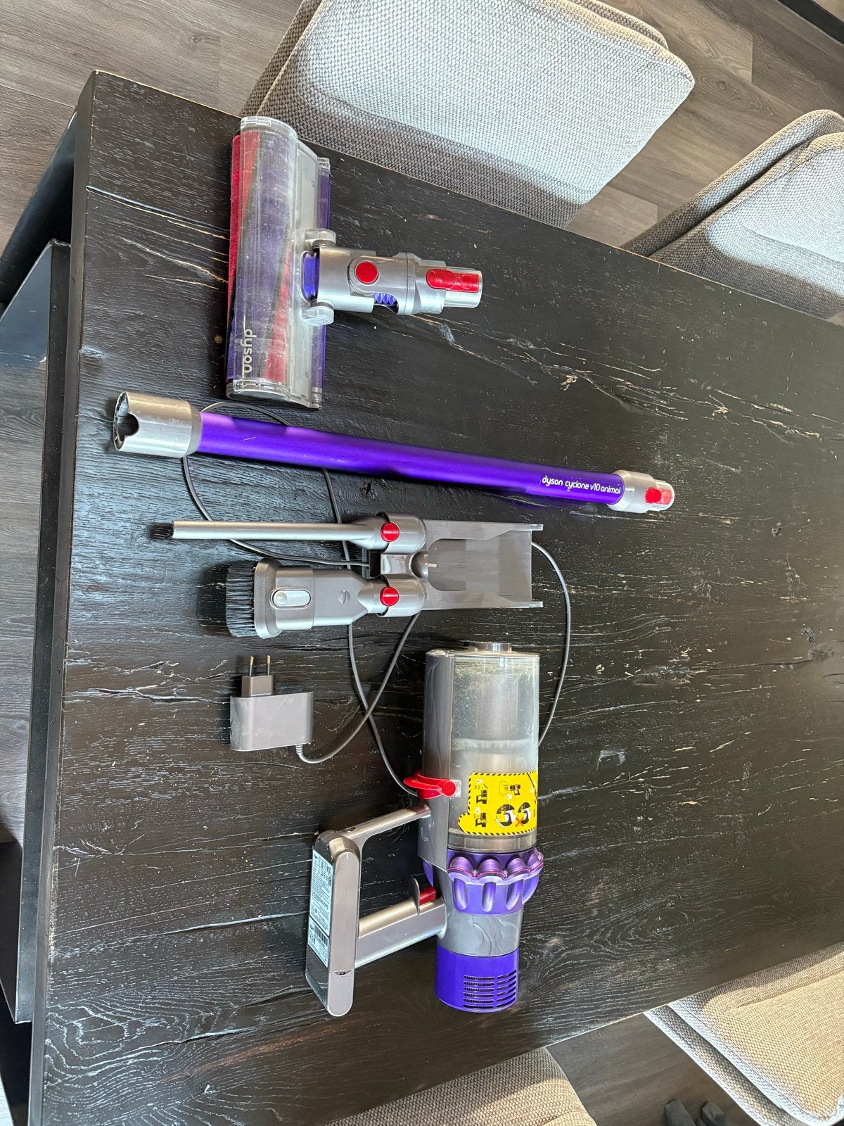 Dyson V10  steelstofzuiger met accessoires, Gebruikt, Draadloos, Ophalen of Verzenden, Dyson
