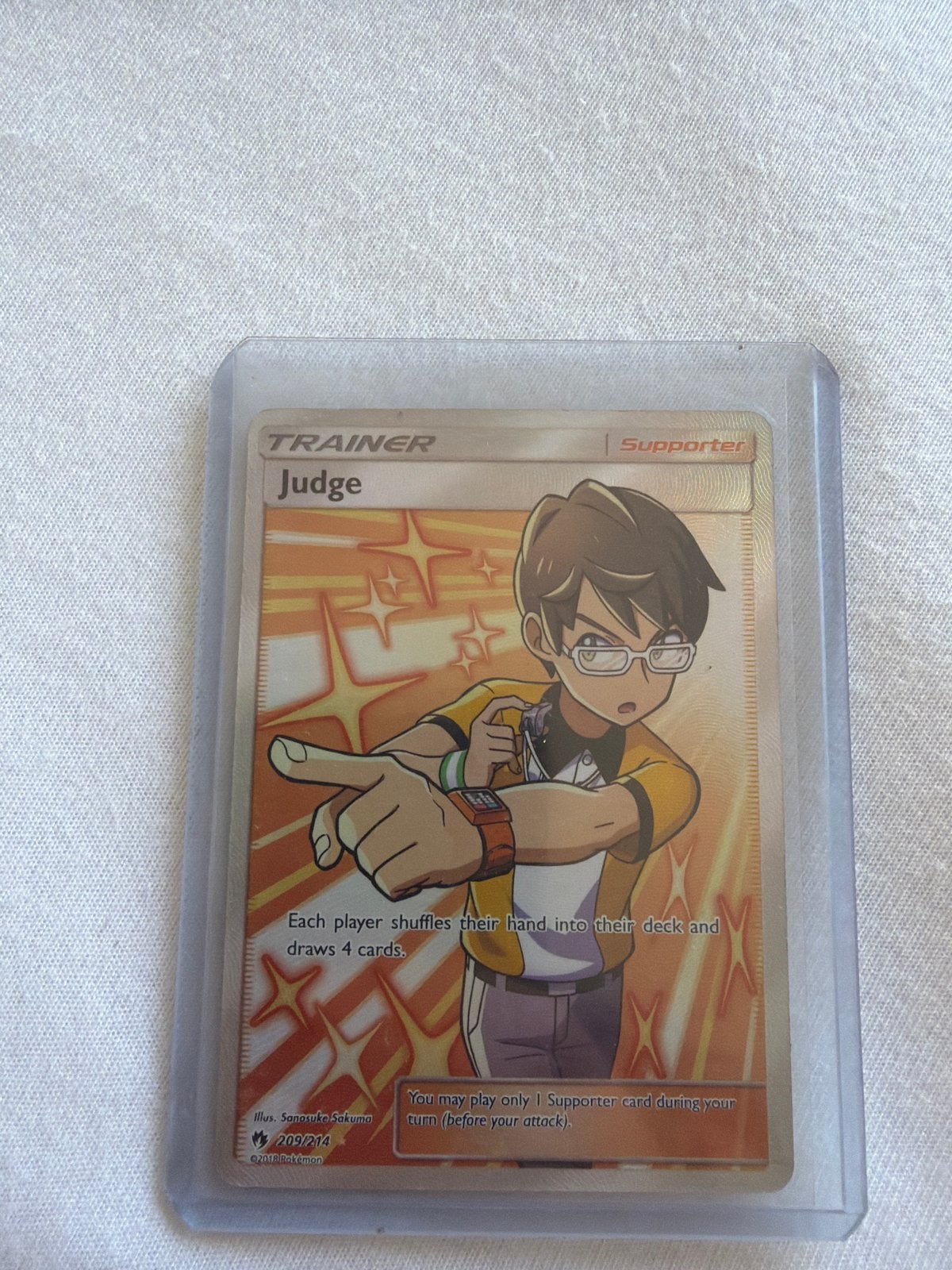 Pokémon TCG Judge Full Art Trainer Kaart (Foil), Hobby en Vrije tijd, Verzamelkaartspellen | Pokémon, Ophalen of Verzenden, Zo goed als nieuw