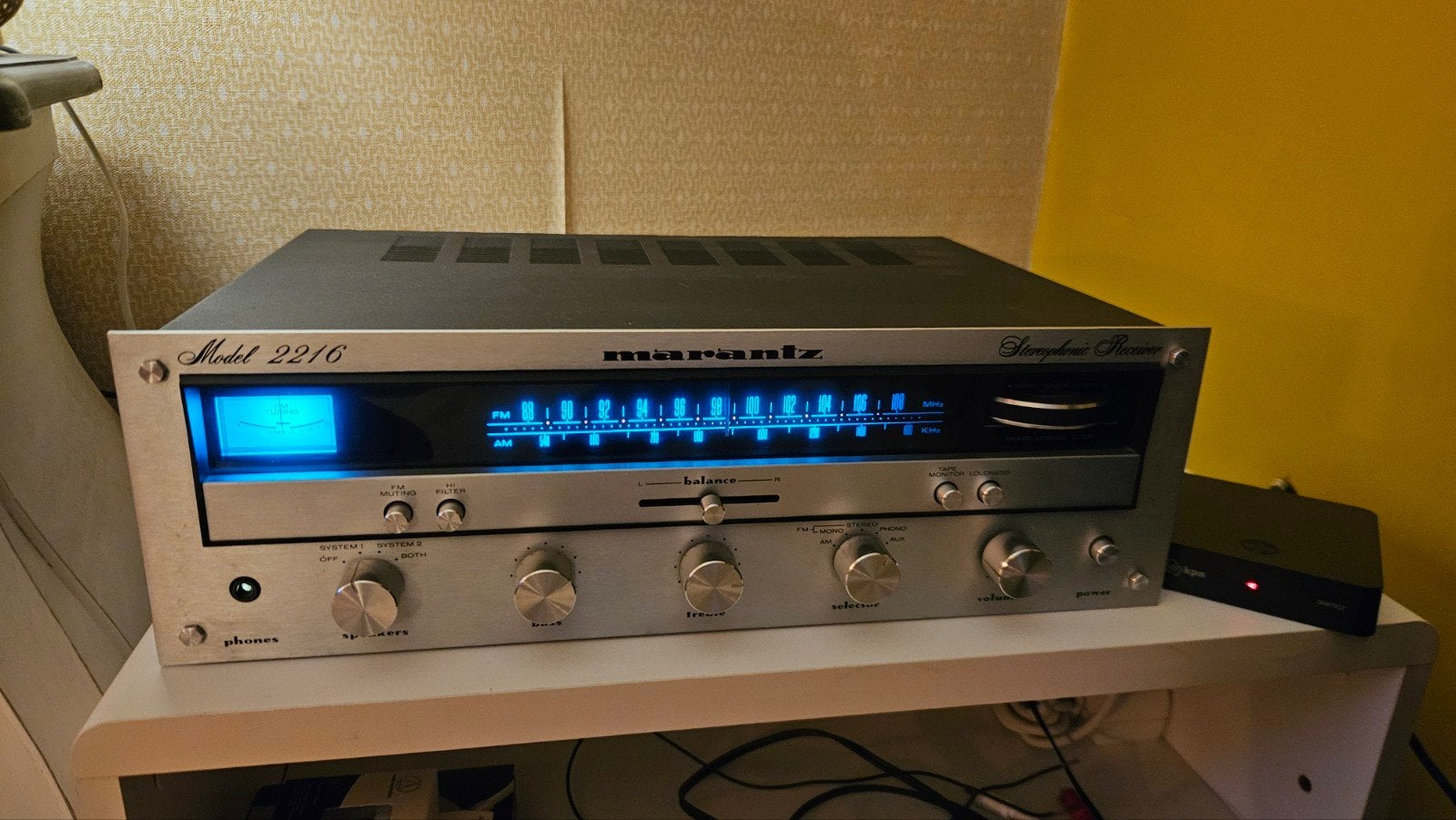 Marantz 2216 vintage jaren 70 receiver in mooie staat, Audio, Tv en Foto, Versterkers en Receivers, Ophalen of Verzenden, Zo goed als nieuw