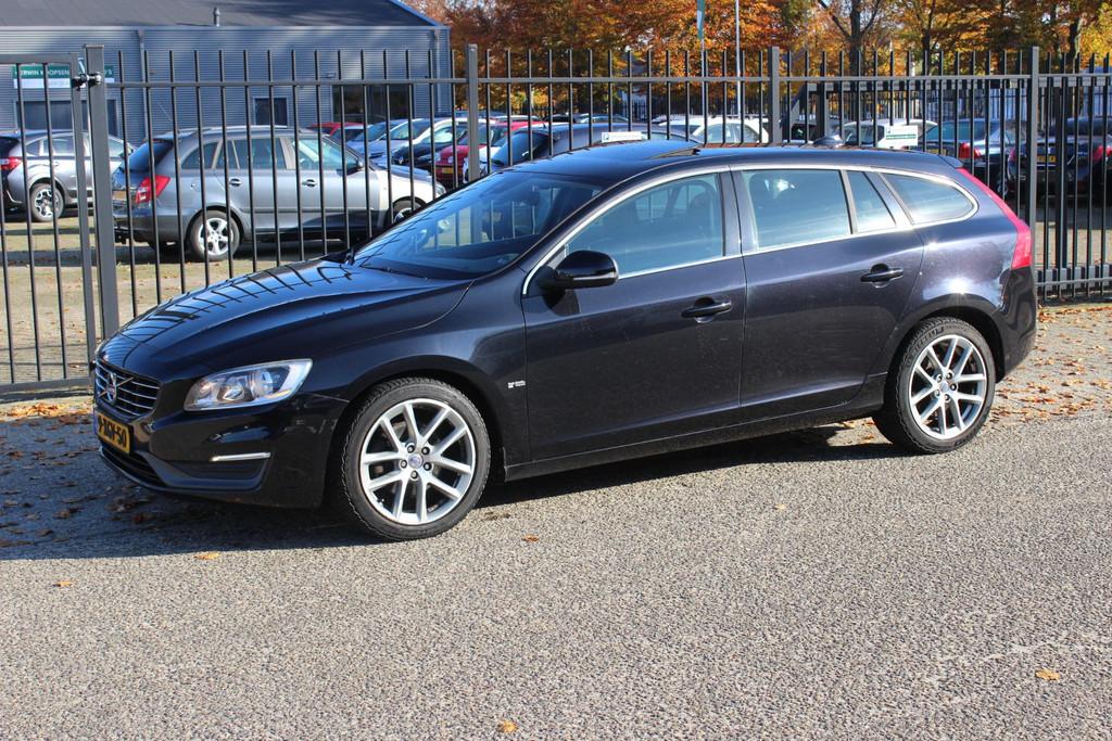 Volvo V60 1.6 D2 Automaat Momentum, Euro 5, Gebruikt, Zwart, 4 cilinders