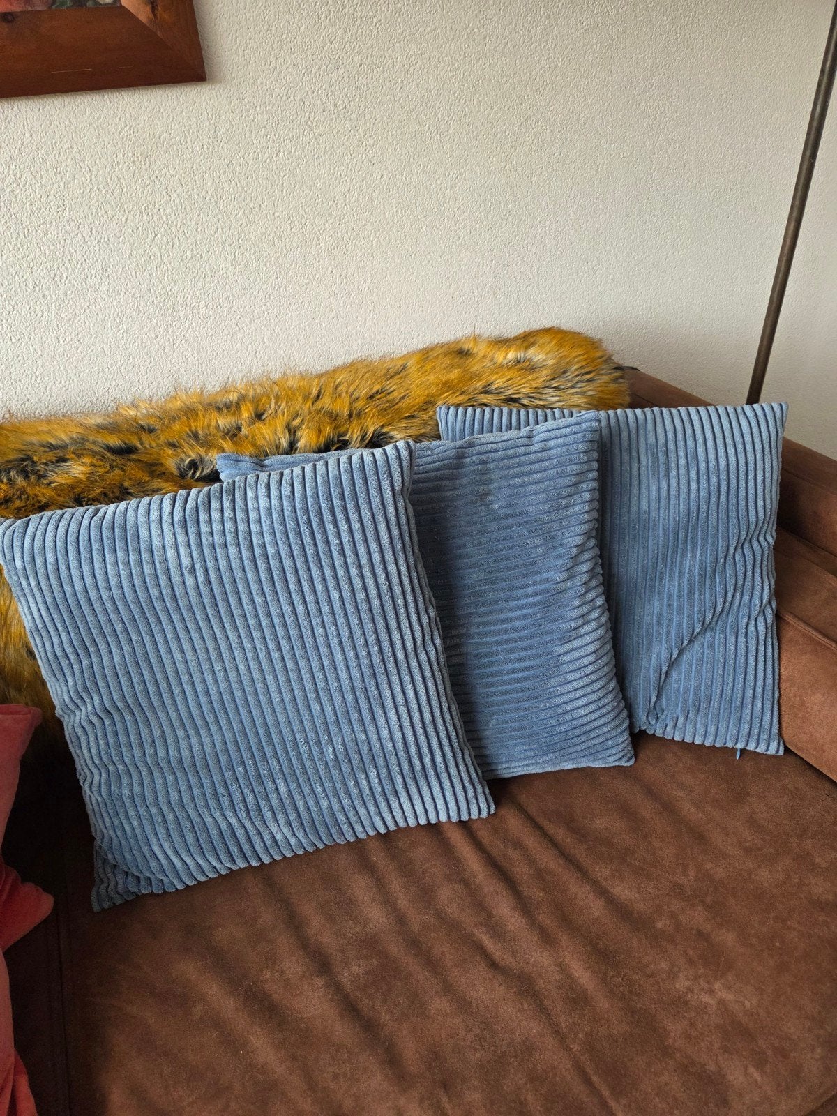 3x Blauwe ribstof sierkussens, Blauw, Vierkant, Zo goed als nieuw, Sierkussen
