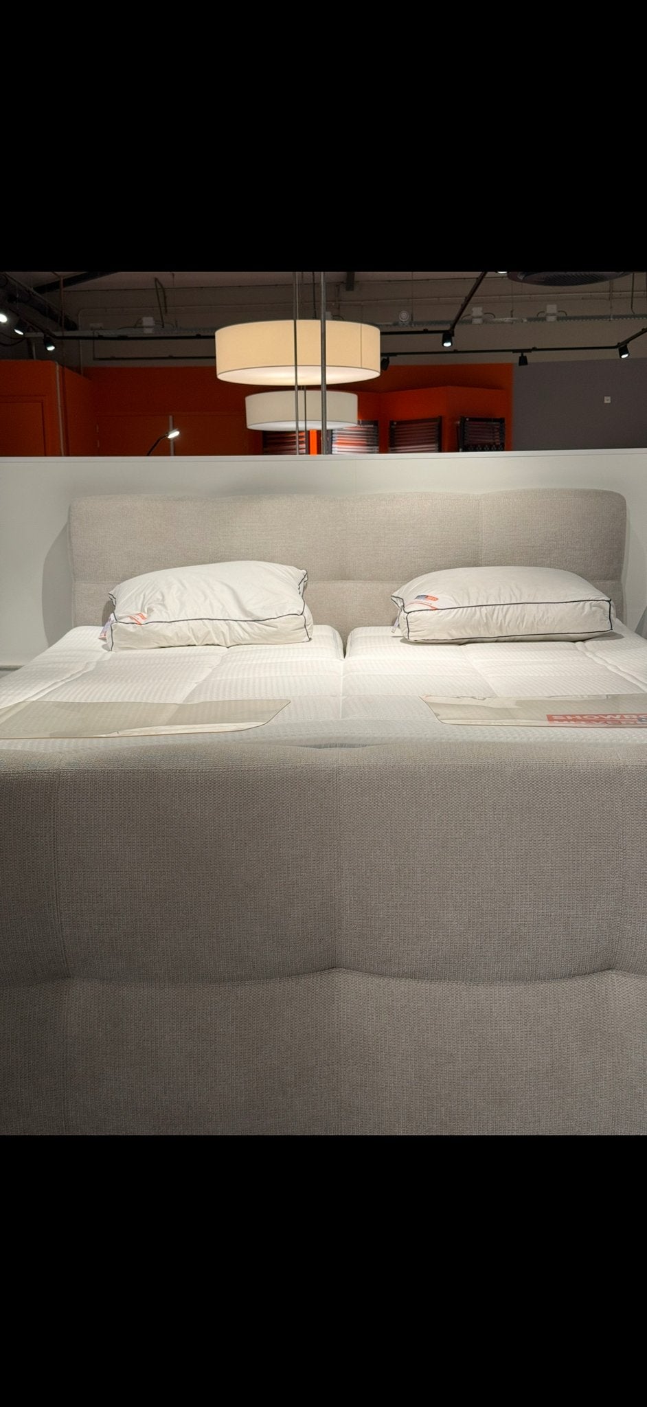 Elektrisch verstelbare boxspring - Zo goed als nieuw, Ophalen, Verstelbaar, Beige, Tweepersoons