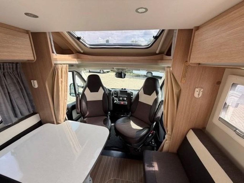 Foto 6 van Sunlight T 68 4 Personen