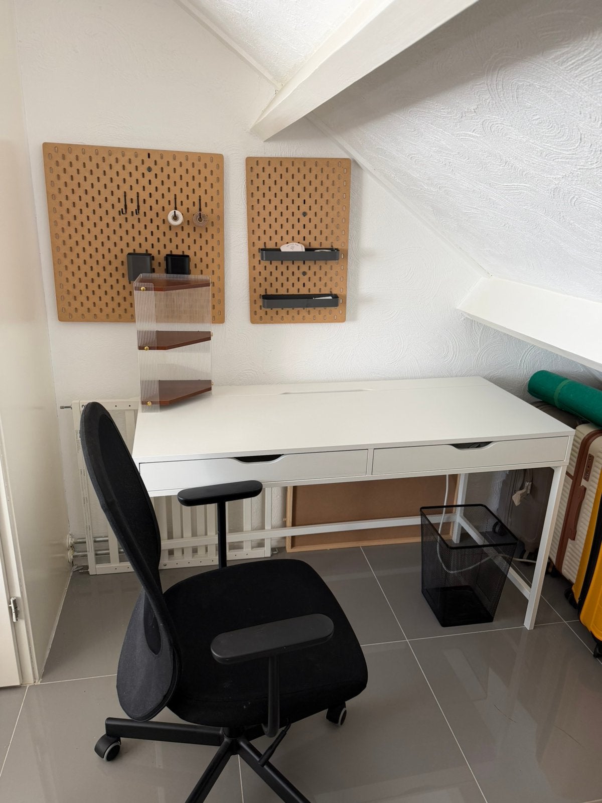 Complete werkplek: bureau + bureaustoel & accessoires, Ophalen, Zo goed als nieuw