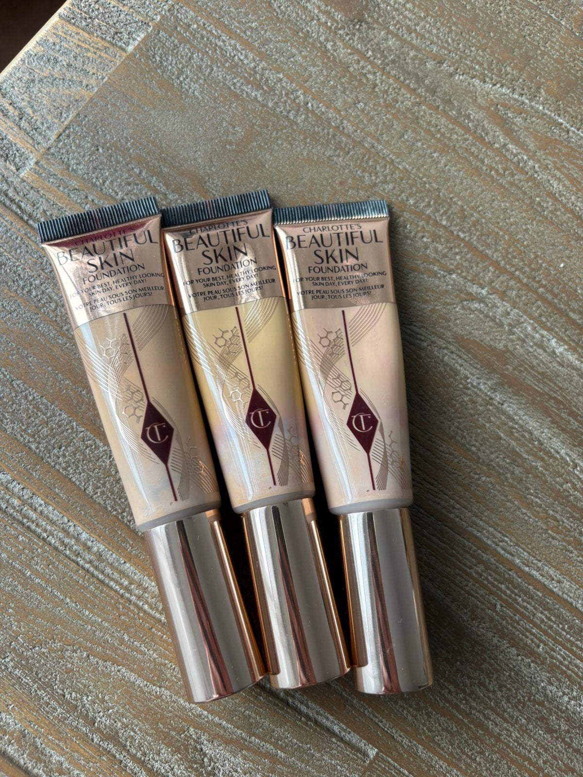 Charlotte Tilbury Beautifull skin foundation, Ophalen of Verzenden, Zo goed als nieuw, Beige, Gehele gezicht