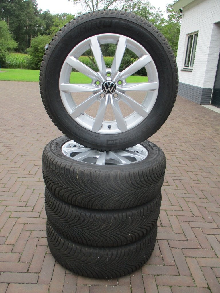Originele VW T-Roc 17 inch winterbanden T Roc IZGST, Auto-onderdelen, Banden en Velgen, 17 inch, VW, VW Nederland