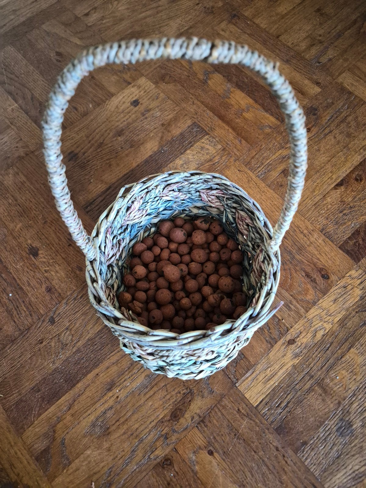 Decoratieve rieten mand met hengsel, Huis en Inrichting, Ophalen