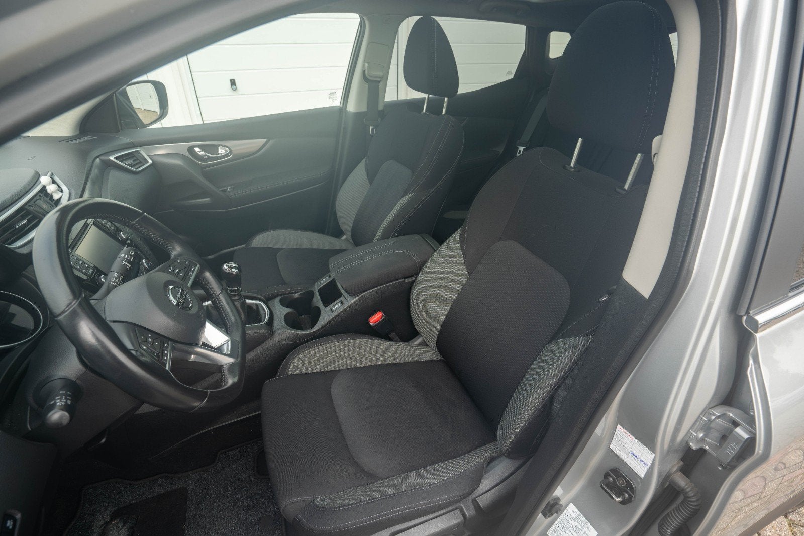 Foto 13 van Nissan Qashqai 1.2 Dig-t 115pk 2018 Grijs 64.268 KM