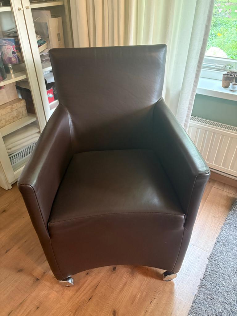 4  Bruine leren fauteuils op wieltjes, Bert Plantagie, Huis en Inrichting, Fauteuils, Zo goed als nieuw, Leer, 50 tot 75 cm, 75 tot 100 cm