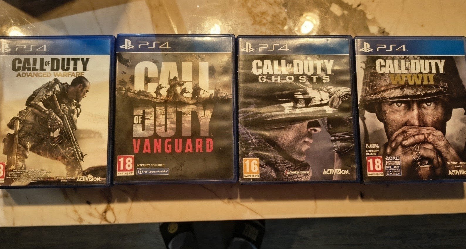 Foto 3 van PlayStation 4 met PS VR, camera en 2 controllers
