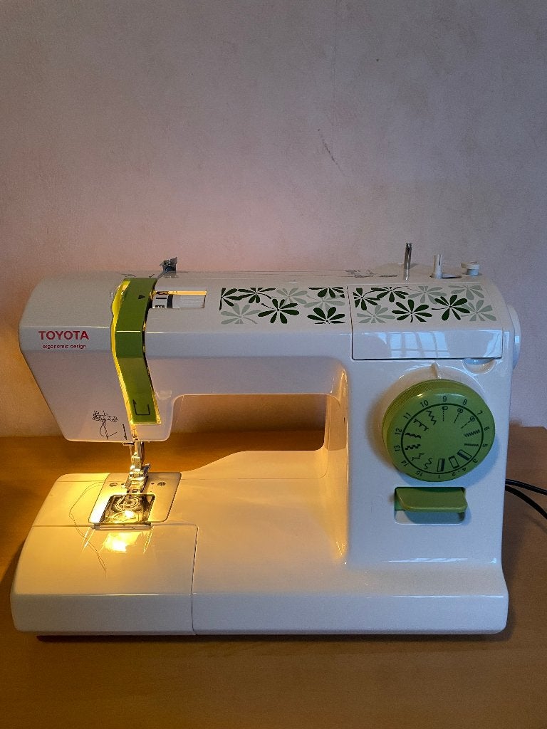 Naaimachine Toyata, Ophalen, Zo goed als nieuw, Naaimachine, Overige merken