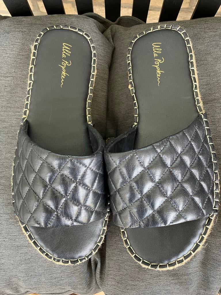 Ulla Popken Zwarte Slippers Espadrille Zool maat 44 wijdte H, Kleding | Dames, Schoenen, Slippers, Verzenden, Zwart, Zo goed als nieuw