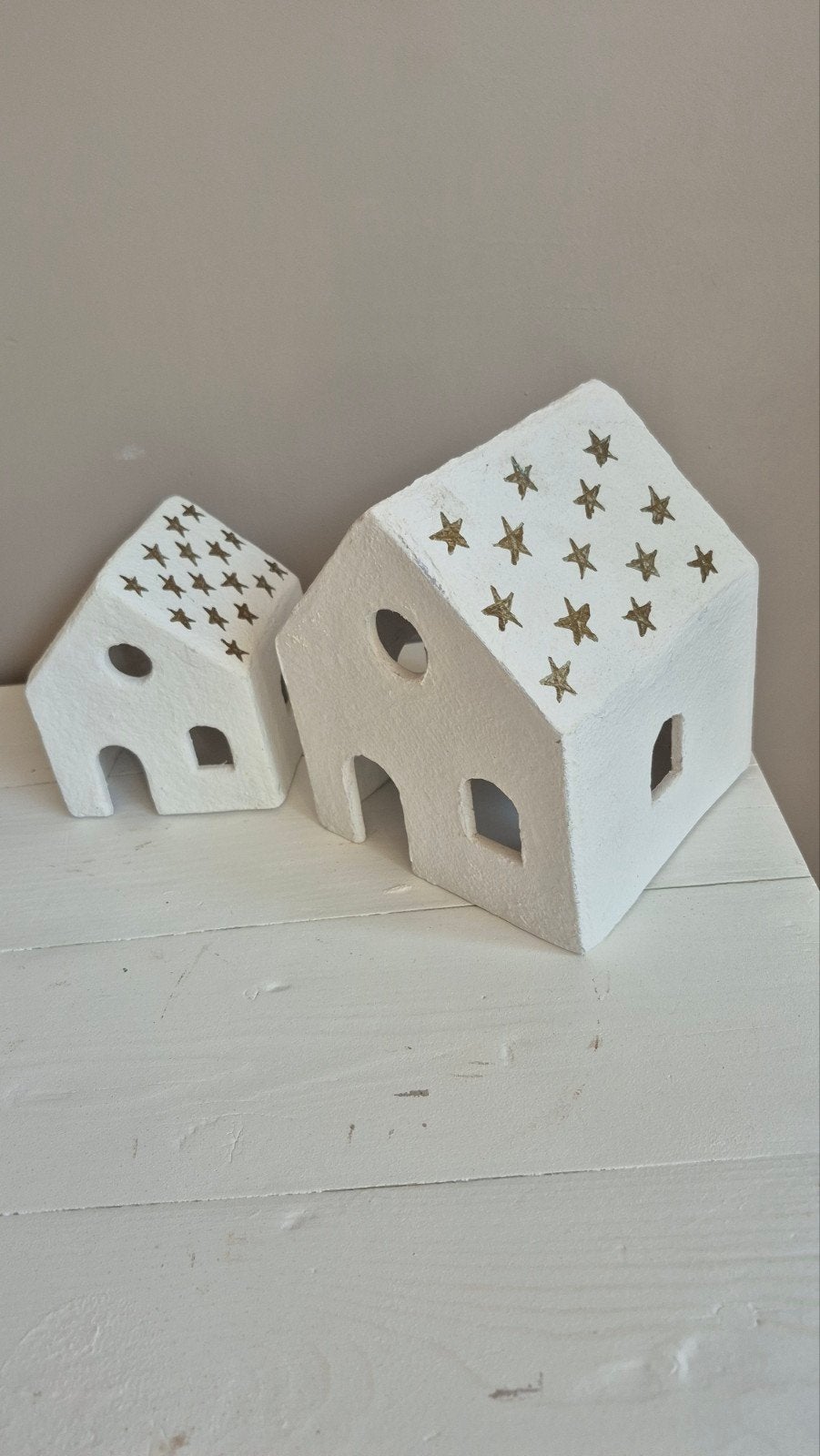 brocante papier mache kersthuisjes 2x, Ophalen of Verzenden, Zo goed als nieuw