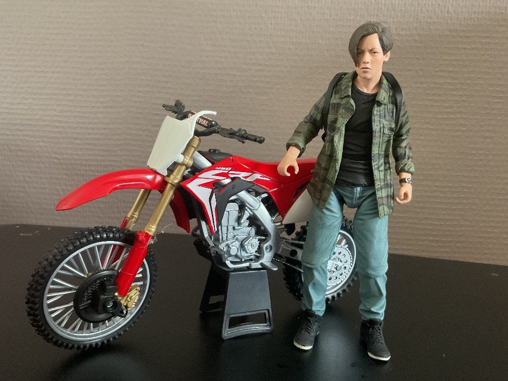 Terminator 2 John Connor Figuur met Honda Crossmotor 1:12, Verzamelen, Ophalen of Verzenden, Actiefiguur of Pop