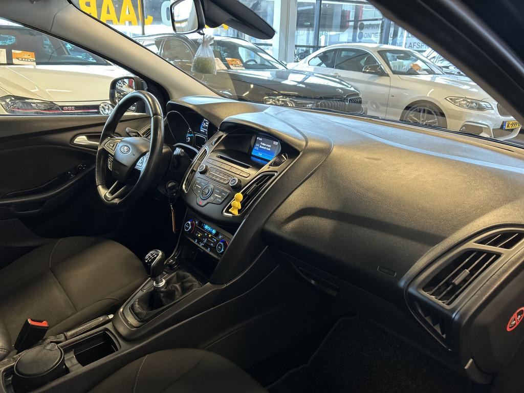 Ford Focus 1.0 Titanium | Cruise control | Climate control |, Auto's, Stof, Gebruikt, Met garantie (alle), Zwart