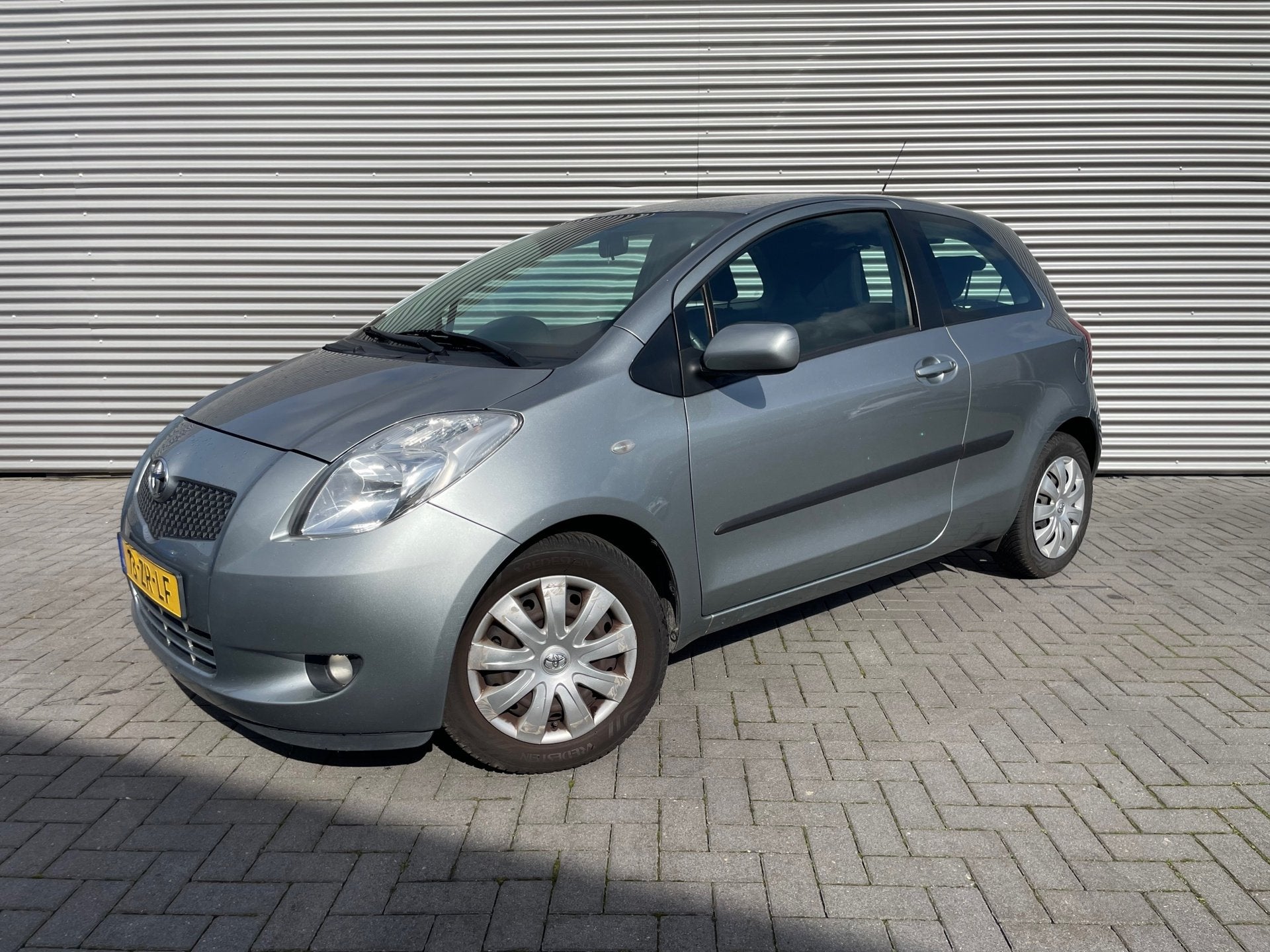 Toyota Yaris 1.3 VVTi Sol MMT bouwjaar 2008 met cruise contr, Auto's, Toyota, Stof, 4 cilinders, Origineel Nederlands, Bedrijf