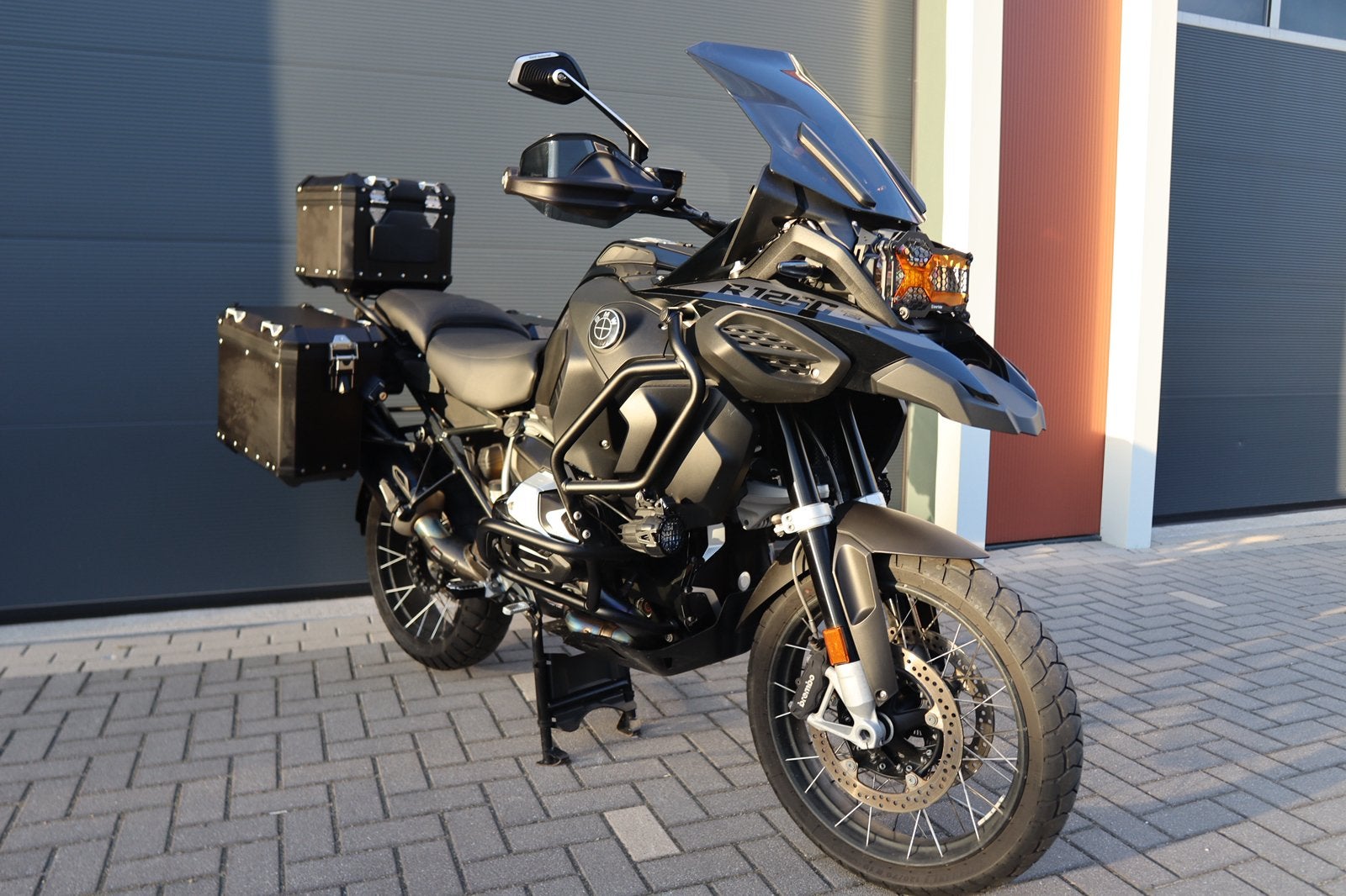 BMW R 1250 GS ADVENTURE 2024 FULL AKRA 719 PAKKET BLACK, 2 cilinders, Motorrijbewijs A, Quickshifter, Meer dan 35 kW